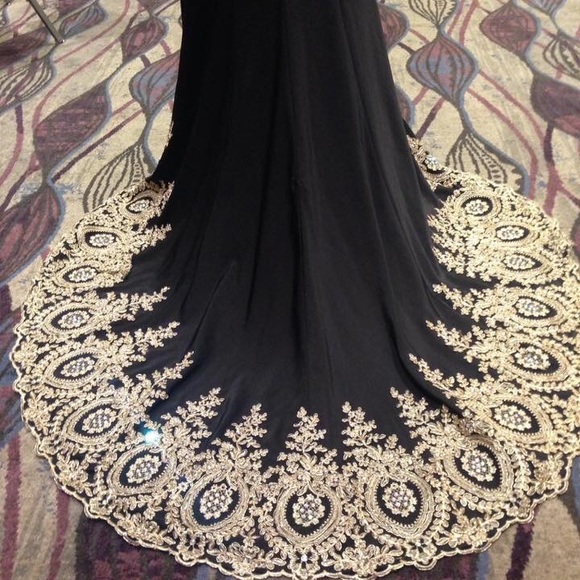 Prom/ pageant dress - Picture 2 of 6